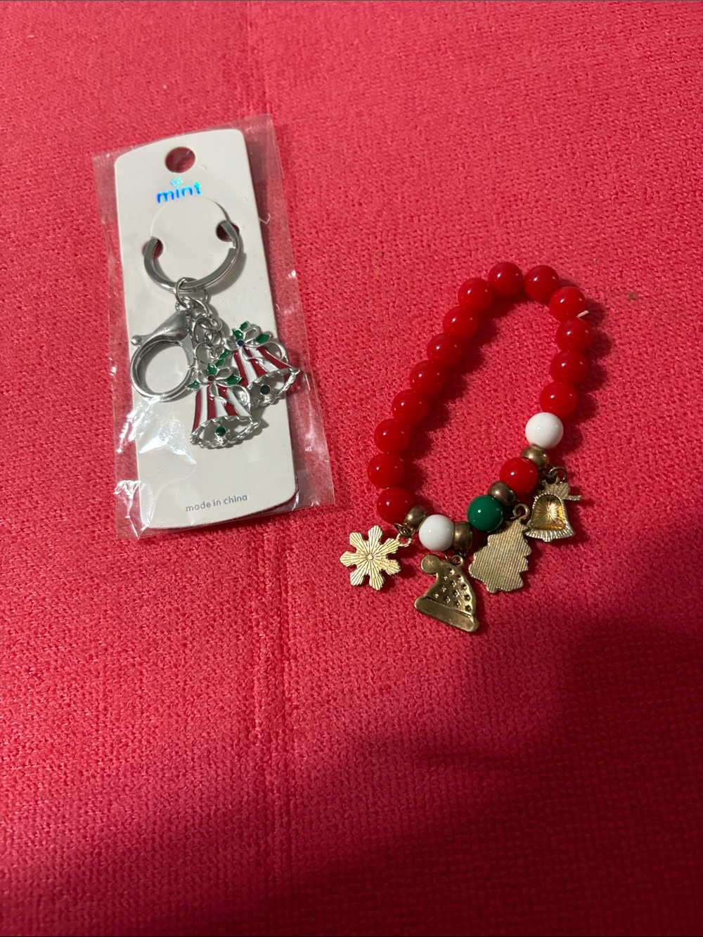 Mint Red, White & Green Holiday Charm Beaded Bracelet